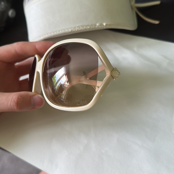 Dior Oversized Sunglasses - Picture 3 of 4